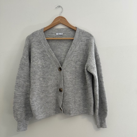 Reitmans  Women’s Medium Light Gray Long Sleeve Button Up Cardigan - Picture 1 of 6